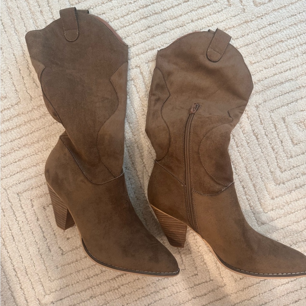 Women’s cowgirl boots